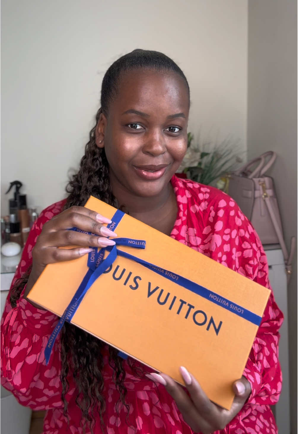 Quando o brinde do teu evento é da Louis Vuitton😌 Este foi um dos brindes entregues no meu evento The Luxury Sell, para dois vencedores de uma brincadeira que fizemos todos. Fiquem atentos aqui à página🥰 Daqui a nada anuncio a data da próxima edição. Estou super ansiosa🥹 #louisvuitton #louisvuittonlisboa #ideiadepresente @Louis Vuitton 
