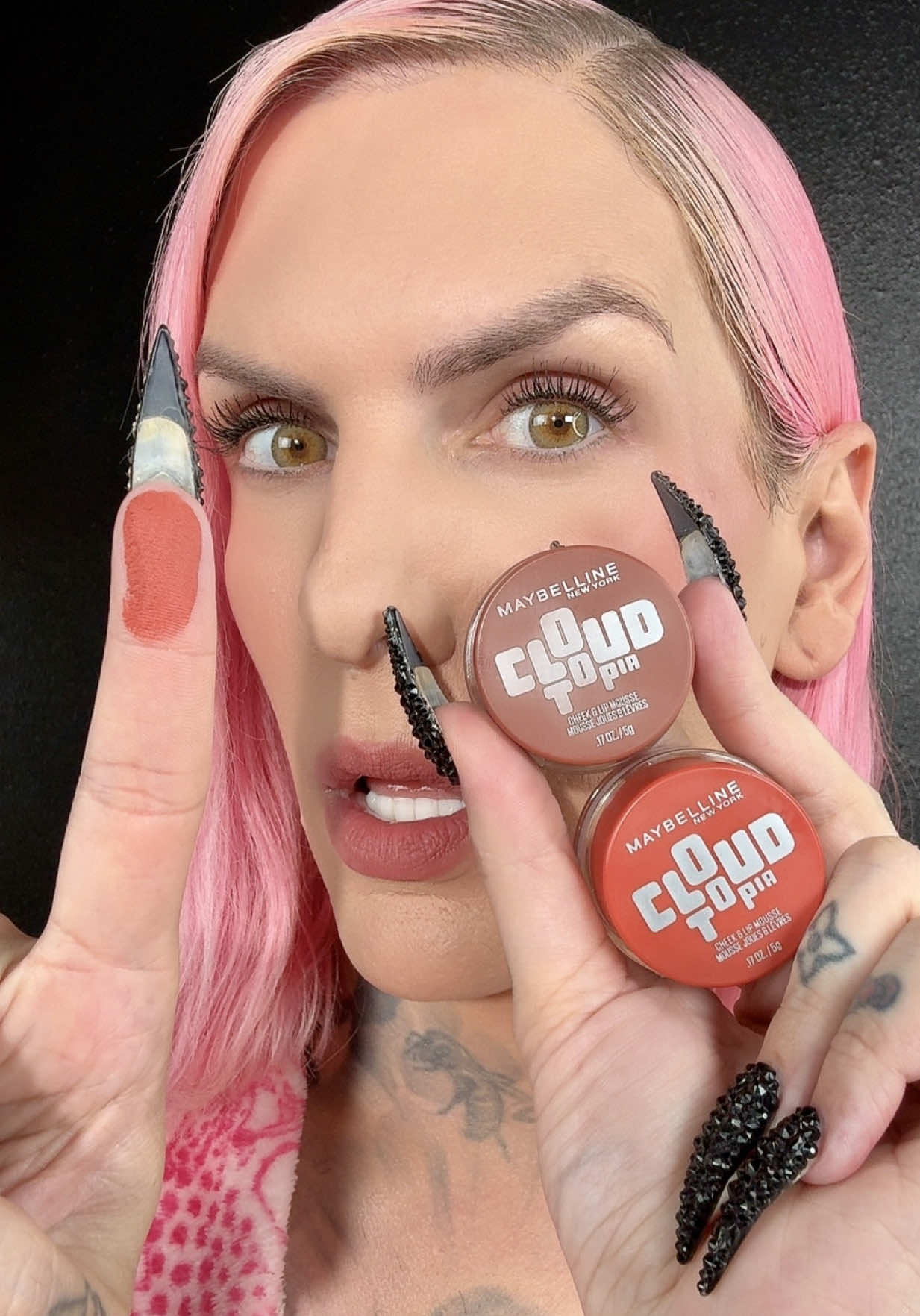 Is the NEW @Maybelline NY Cloudtopia cheek & lip mousse Jeffree Star Approved?! 🤯 #makeupreview #jeffreestar #maybelline #BeautyTok #blur 