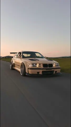 Rolling and vibing #stance #e36 #bmwe36 