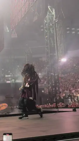 BURNN 🔥☄️🎸 @BILLIE EILISH #billieeilish #concert #hmhas #happierthanever #fyp 