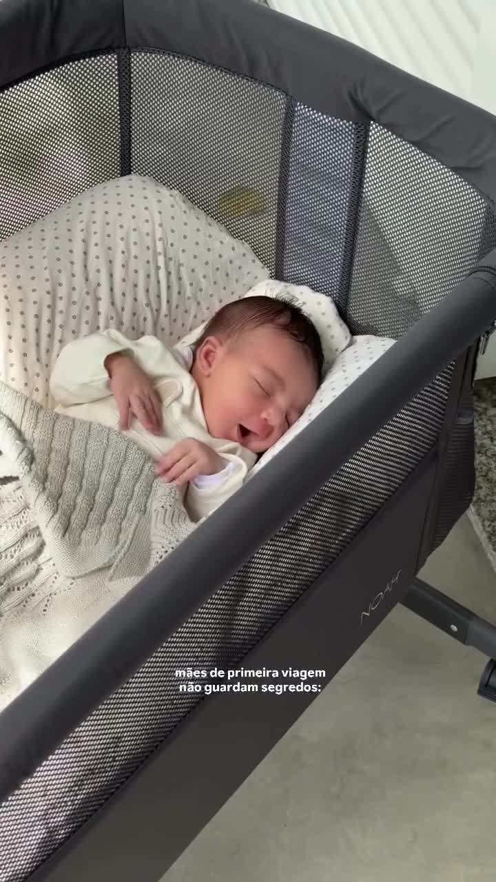 A mamãe @zairagon está vivendo a fase mais doce da maternidade com o nosso Berço Noah, que une proximidade e praticidade em cada detalhe. Com design co-sleep, estrutura leve, 6 níveis de altura e laterais respiráveis, ele garante noites tranquilas e momentos ainda mais especiais ao lado do bebê. 💤 Porque estar pertinho faz toda a diferença. 💙 #KikkaBoo #KikkaBooBrasil #BerçoNoah #CoSleep #MaternidadeComAmor #MaternidadeReal #QuartodoBebê #BebêConfortável #AmorQueAcolhe