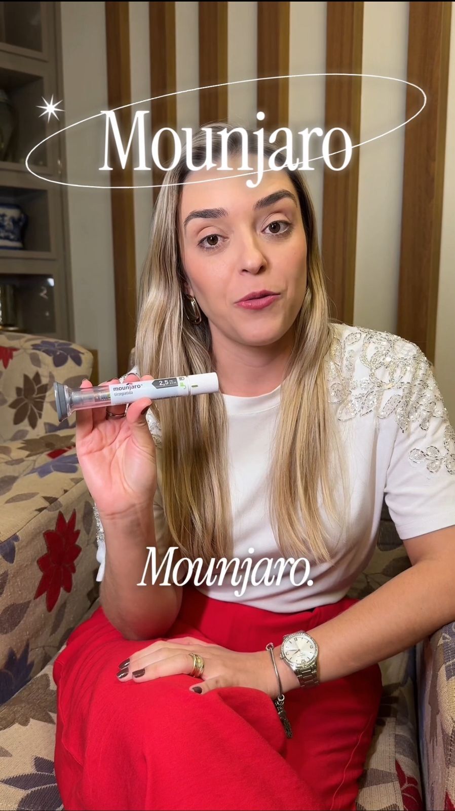 🎯 Engravidei tomando Mounjaro… e agora? 😳 Não, o Mounjaro não é um “remédio pra engravidar” — mas em alguns casos, ele pode mexer no tabuleiro hormonal de um jeito que surpreende até quem achava que “nem ovulava mais”. 👀 Isso é milagre? Mito? Medicina? Spoiler: é ciência + cuidado individualizado. 💊🧬 Se você tá usando Mounjaro e não quer engravidar agora, ⚠️ atenção: contraceptivo é essencial, mesmo que você ache que “não tem risco”. E se você quer engravidar… entender o impacto do peso, dos hormônios e da ovulação pode ser o primeiro passo. 🔍 No consultório, cada paciente é única. E seu plano também. 💬 Me conta aqui nos comentários: você já ouviu alguma história parecida? Tem dúvidas sobre Mounjaro e fertilidade? Estou por aqui pra ajudar! 👩‍⚕️✨ #GinecologiaComCiência #FertilidadeFeminina #Mounjaro #SOP #ResistênciaÀInsulina #Tentantes #Engravidei #Ginecologista