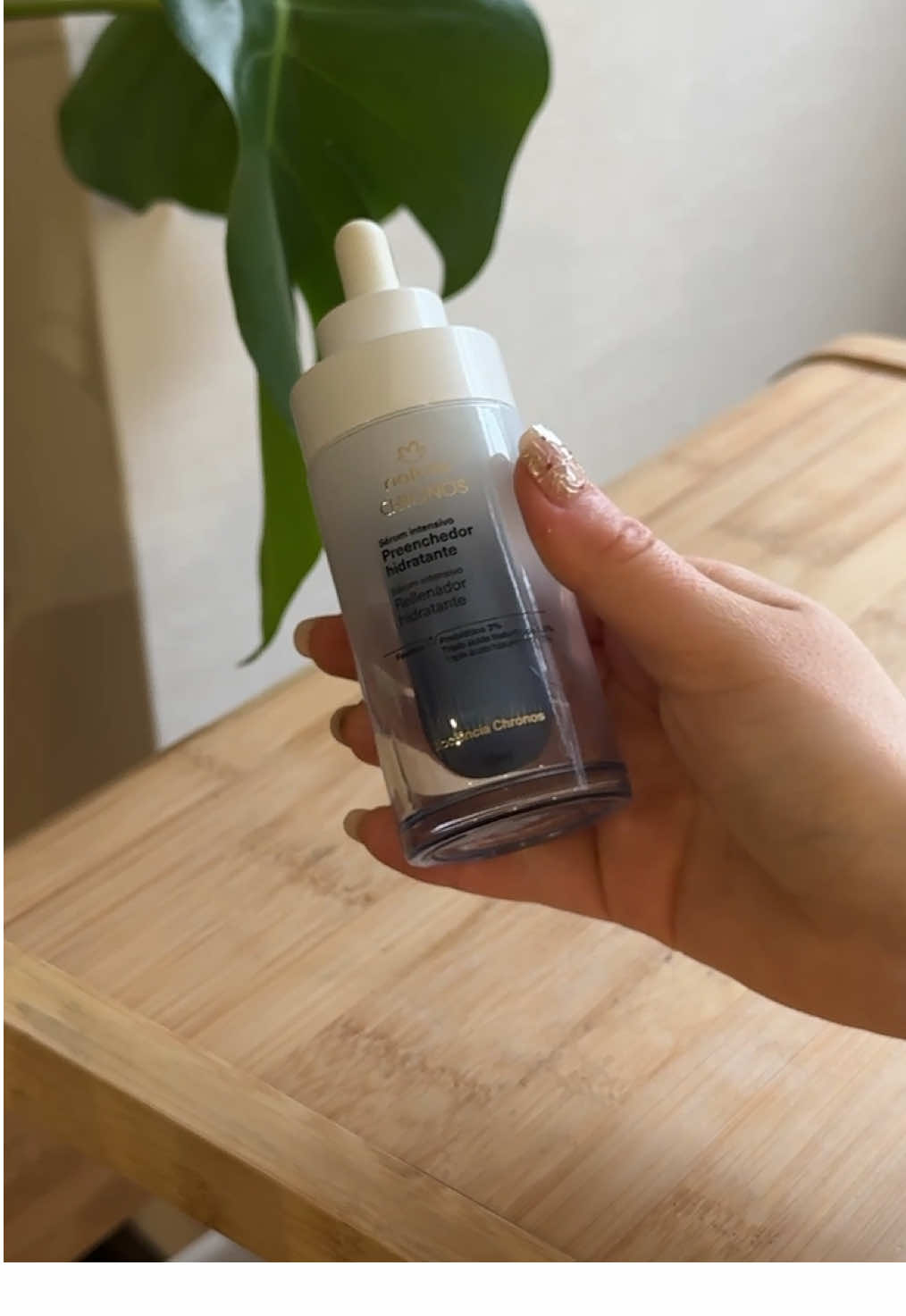 🌱 Con Chronos Derma, cuidar tu piel también es cuidar el planeta. Sus repuestos reducen residuos y mantienen la misma eficacia. ✨ ¿Ya usas repuestos en tu rutina de cuidado? Cuéntanos en los comentarios.