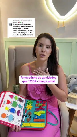 Respondendo a @Natalia 🇵🇪🇧🇷🇯🇵 Quem comprou, amou! Quem é mãe sabe: manter criança entretida fora de casa é um desafio. Mas essa maletinha sensorial virou nossa salvação nos passeios! 🙌 Leve, educativa e compacta, ela mantém o Antônio focado por horas.. e o melhor: aprendendo de forma divertida. Tem atividades motoras como zíper, cadarço, botão, fivela, além de desafios cognitivos com: 🔤 Letras com velcro (maiúsculas e minúsculas) 🎨 Cores em português e inglês 🔢 Contagem e quantidades 🧩 Mini quebra-cabeça ✍️ Área de desenho 🕒 Relógio interativo Tudo cabe nessa bolsinha fofa que vai com a gente em todo lugar. 👉 Um brinquedo pedagógico de verdade, com valor educativo, e ótimo custo-benefício. Tá aqui no TikTok Shop. Clica no botão e garante a sua! #BrinquedoEducativo #MaletaSensorial #Montessori #DicaDeMãe #tiktokshopbrasil 