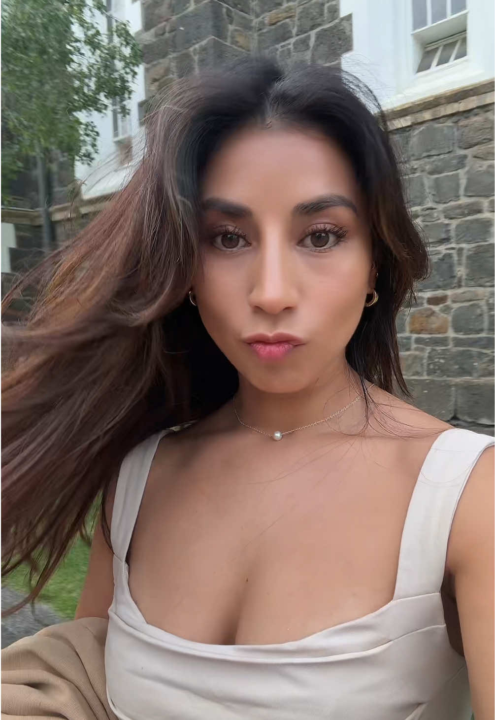 Review comiiiiing soon, un poquito más de paciencia..  PSDT: Mi cabello esta más feliz que nunca 😍   #transition #makeup #hair #outfit #contentcreator 