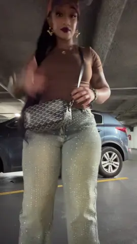 @Fashion Nova restock these jeans please 🔥😍