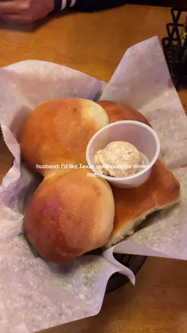 I can never resist the bread and honey cinnamon butter 🤤 #eatout #texasroadhouse #fyp 