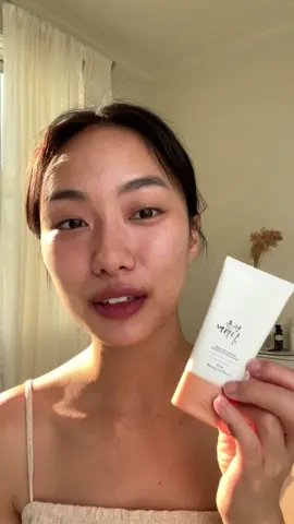 Day-long Coverage: Achieve a flawless no-makeup makeup look perfect for daily use Hydrating and Lightweight: Keeps skin balanced and fresh with hydrating ingredients and oil-control benefits Ideal for Gifting: An excellent choice for gifts for loved ones on special occasions Key Ingredients: Contains 20.90% Zinc Oxide, Olive Lipids, Artemisia Capillaris Extract, and Mineral Pigments for comprehensive skincare Sun Protection: Provides broad-spectrum UV coverage with SPF 40 Versatile Shades: Offers 12 sheer shades that adapt to a wide range of skin tones #sunscreenproducts #sunscreen #joseonsunscreen #beautyproducts #forallskinstypes 