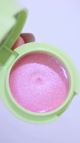 A Swipe of Sparkly Softness 💖 Our lustrous and deeply nourishing LipMask in Sucre wraps lips in comfort while delivering a sheer wash of colour with a lustrous and light-reflective finish. This botanically based formula is infused with Camellia Oil, Jojoba Oil and Pomegranate Extract to hydrate, smooth and soften in one effortless step, leaving lips plush, glossy and conditioned. ✨ Have you discovered the sweetness of Sucre yet? 💋 @Makeupbyemzee  #PixiBeauty #GlowWithPixi #LipMask #LipCare #SkinTreats   