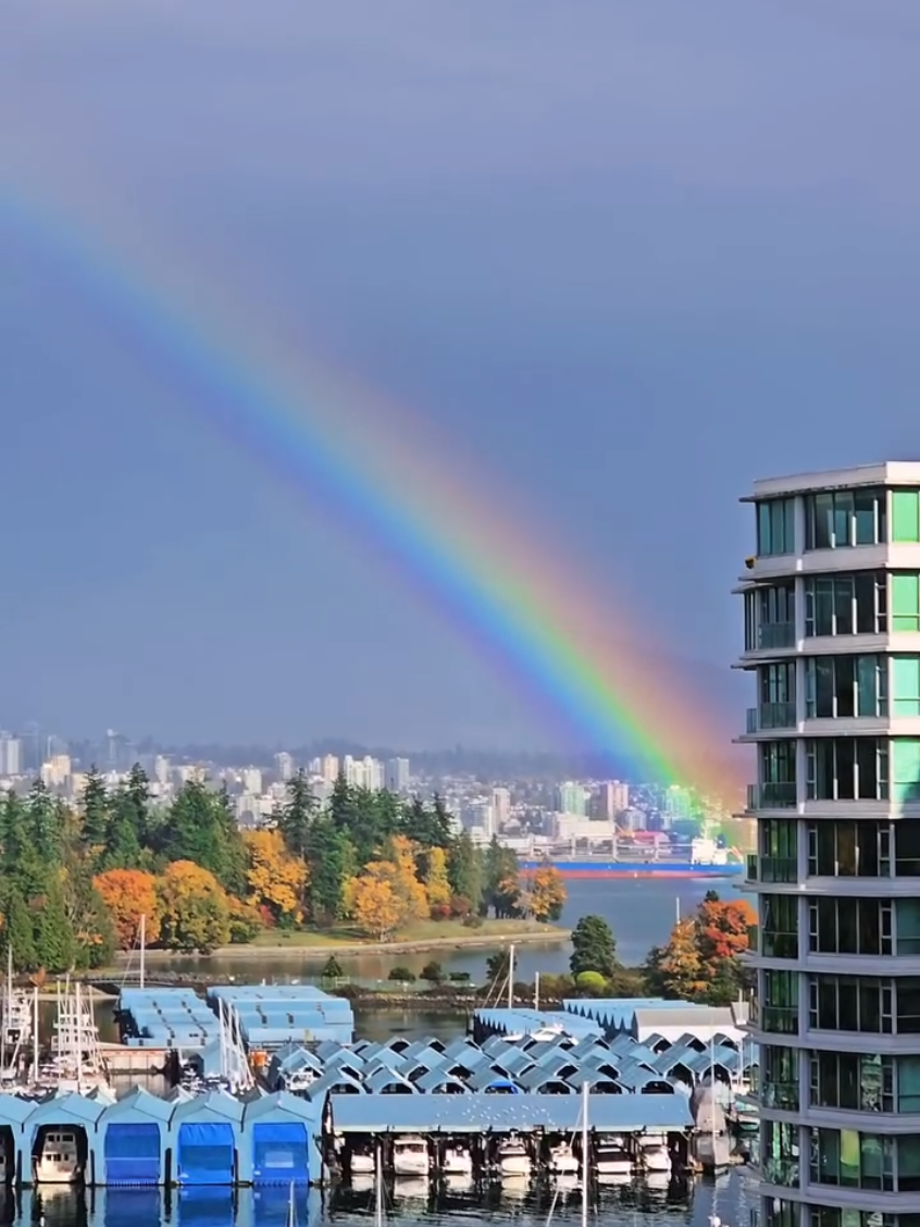 Vancouver you are wild. #vancouver #vancouverbc #rainbow 