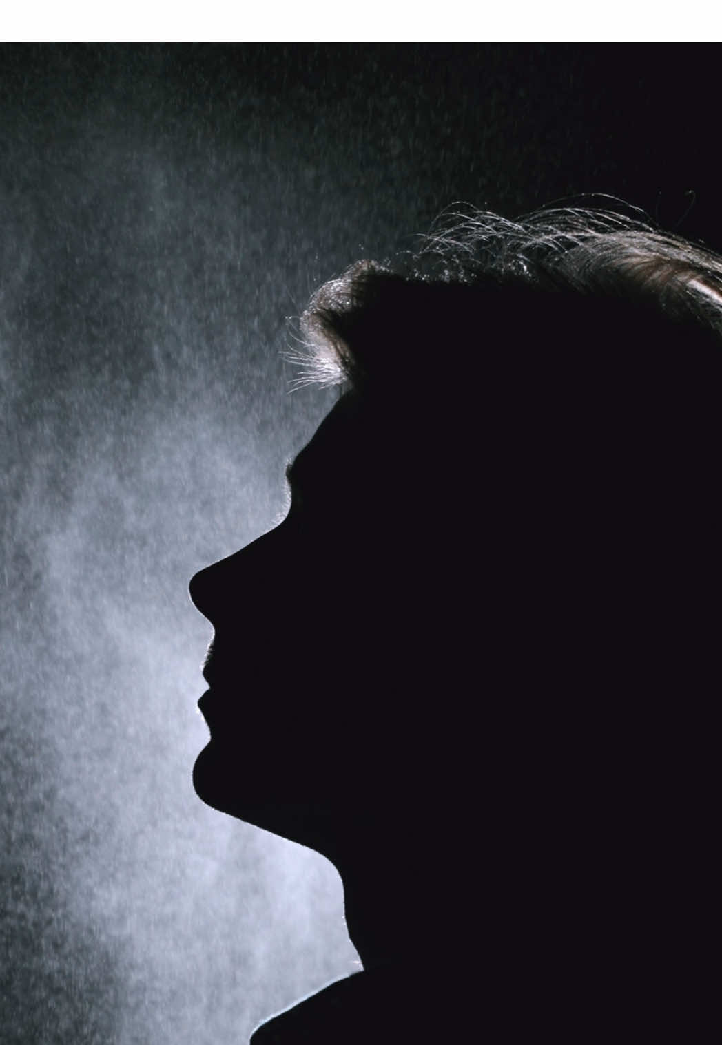 Experimenting with light and a spray bottle  #cinematic #neewer #filmaker #aesthetic 