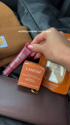 my holy grail. too bad it’s seasonal😩 #laneige #pumpkin #fall #lipmask #lips 