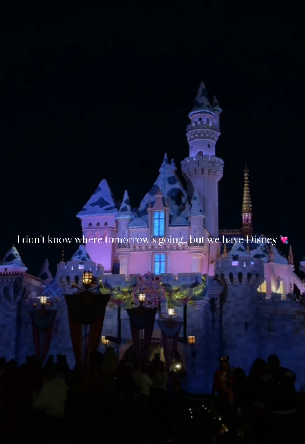 Watching this makes little me so warm and fuzzy inside 🥹💘🏰 #disneyland #disney #liveyourbestlife #fypシ @Disney Parks 