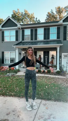 I look at but stupid but it’s ok #fyp #viral #cute #outfit #dance #dances #dancing #dancin #dc #dancer #dancers #pretty #school #fall #halloween #october #costume