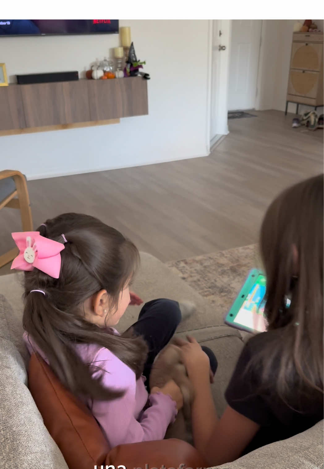 Ser mamá es un no parar… entre la casa, el trabajo y todo lo demás, a veces sentimos que se nos escapan cosas importantes, como enseñarles a leer. 📚💭 Yo me hacía esa misma pregunta todos los días: ¿cómo ayudar a mi hijo si el inglés no es mi idioma natal? Hasta que descubrí @Reading.com- Learn to Read App una plataforma que hace que aprender a leer sea divertido, paso a paso, y nos da la tranquilidad de que estamos apoyándolos de la mejor manera. 💙 Si quieres ver a tus hijos disfrutar mientras aprenden, tienes que probarlo. De verdad les va a encantar! 👏✨ #maternidad #vpkmom #kids #readinglearning #readingprogram 