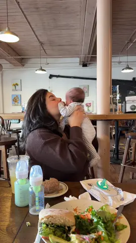TikTok trend but make it mommy friendly 🫶🏼❤️ #momtok #newborn #postpartum #maternityleave 