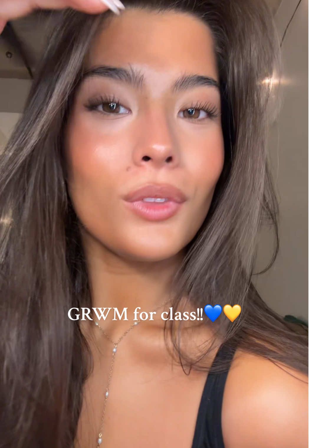 this GRWM turned into karaoke plss I can’t help it Products: @loréal paris usa telescopic waterproof mascara  @Saie glowy super gel (warmglow) + slip tint (6) @Kosas revealer color corrector (illusion) + cloud set loose powder (candy) + baked blush (dreamland) @Anastasia Beverly Hills contour stick (mink) @REFY cream bronzer (oak) + lip liner (fawn) + lip blur (umber) @Lip Lab custom blush @Natasha Denona  concealer (N7) @makeupbymario powder bronzer (dark) @Hourglass Cosmetics fox palette @maccosmetics lip liner (plum) @Victoria Beckham Beauty contour stylus (marble) @Haus Labs glassy highlight (glassy champagne quartz) #fyp #glowyskin #grwm #grwmroutine #umich @sephora @Ulta Beauty 