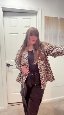 revolving door #tatemcrae #tatemcraeconcert #concertoutfit #tatemcraetour #michigan 