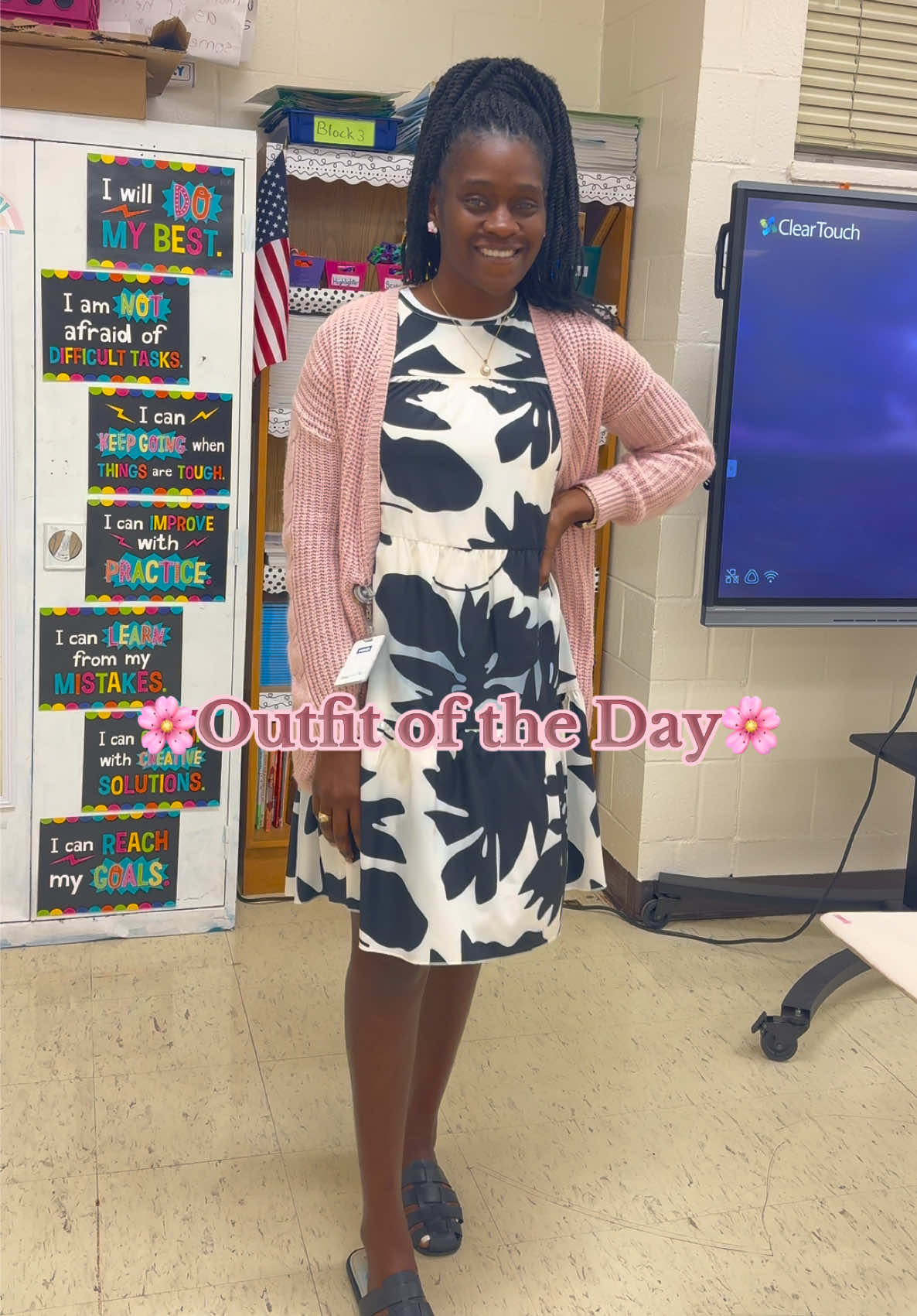 Effortlessly put together… kinda 😅 #OOTD #outfitinspo #middleschool #teacherfashion 