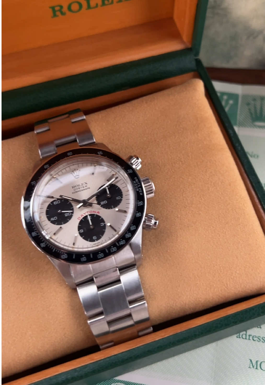As crisp as they come - a razor sharp 1980s @rolex #BigRed #Daytona 6263. This vintage Rolex comes complete with original box and papers.   Available now at #thekeystonewatches #Rolex #vintageRolex