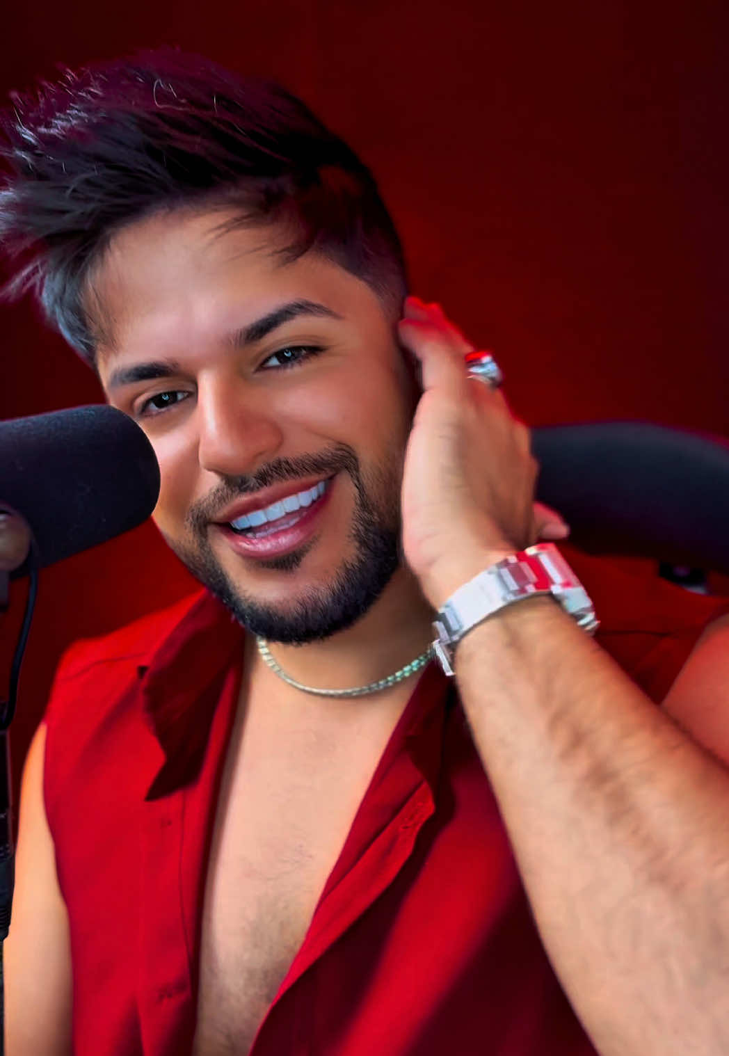 “Ela é Demais” tocando… 👀 Ei, você! Sim, você… 💥 Louca? 💫 Deusa? 🔥 Feiticeira? 😏 Me explica: como consegue ser tudo isso ao mesmo tempo? ✨ Marca aqui quem te deixa assim! @Rick e Renner  #ElaÉDemais #RickeRenner #Sertanejo #SertanejoRomantico