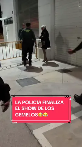 LA POLICÍA FINALIZA EL SHOW DE LOS GEMELOS😅😂 #zonagemelos #elshowdelosgemelos #policial #luisagarrido #lafalete 