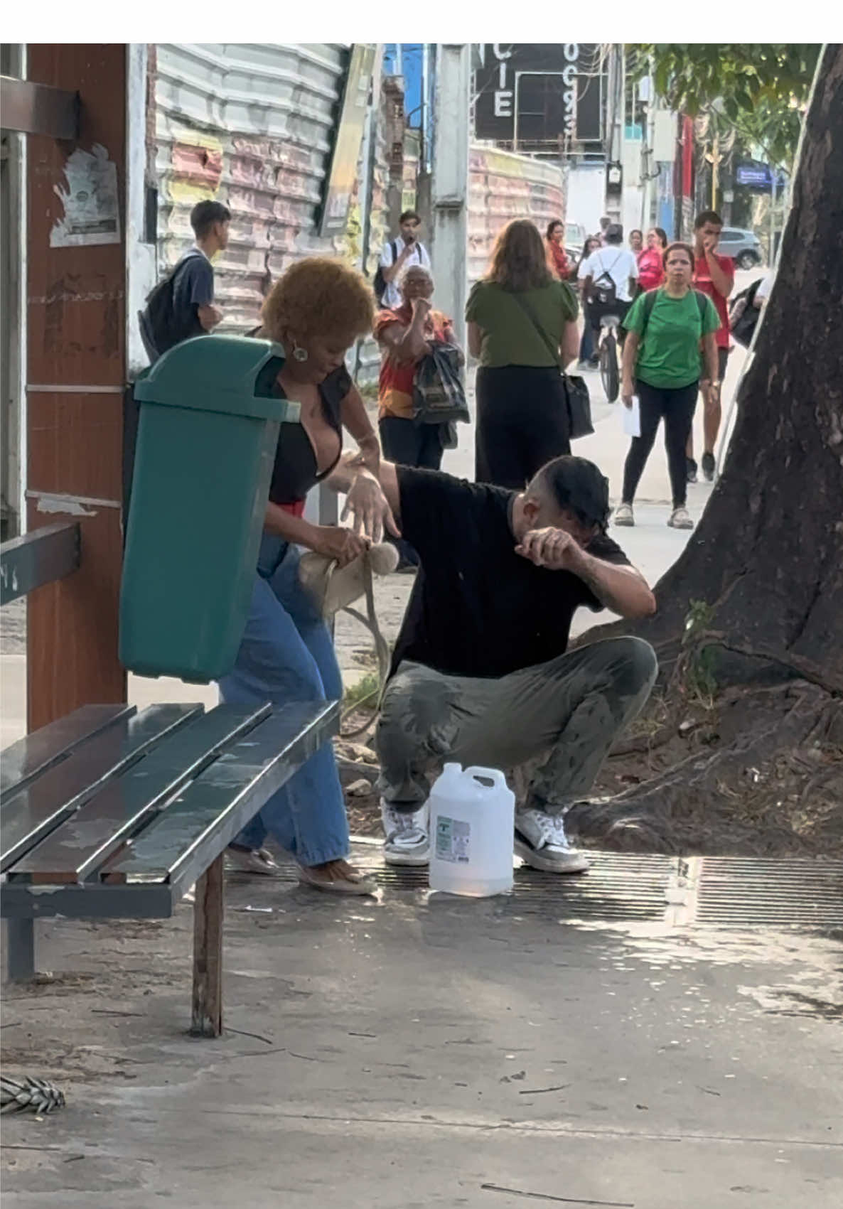 Muito forte e emocionante, essa mulher deu uma lição na humanidade 😭❤️ #emocionante #experimentosocial #socialexperiment #louvores #viralvideos 