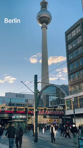 پناه تو را قشنگ تر می کند؛ چه باشی برای کسی چه کسی باشد برای تو…🕊️🍁