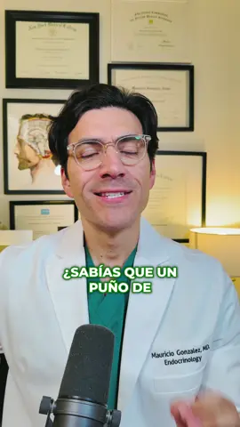 Un puño de almendras al día puede transformar tu microbioma y proteger tu corazón. Más butirato, menos inflamación. Más almendras, menos drama. #DrMauInforma. Dr. Mau Informa. Singar S, Kadyan S, Patoine C, Park G, Arjmandi B, Nagpal R. The Effects of Almond Consumption on Cardiovascular Health and Gut Microbiome: A Comprehensive Review. Nutrients. 2024;16(12):1964. #pontealmendra @almondsmx 
