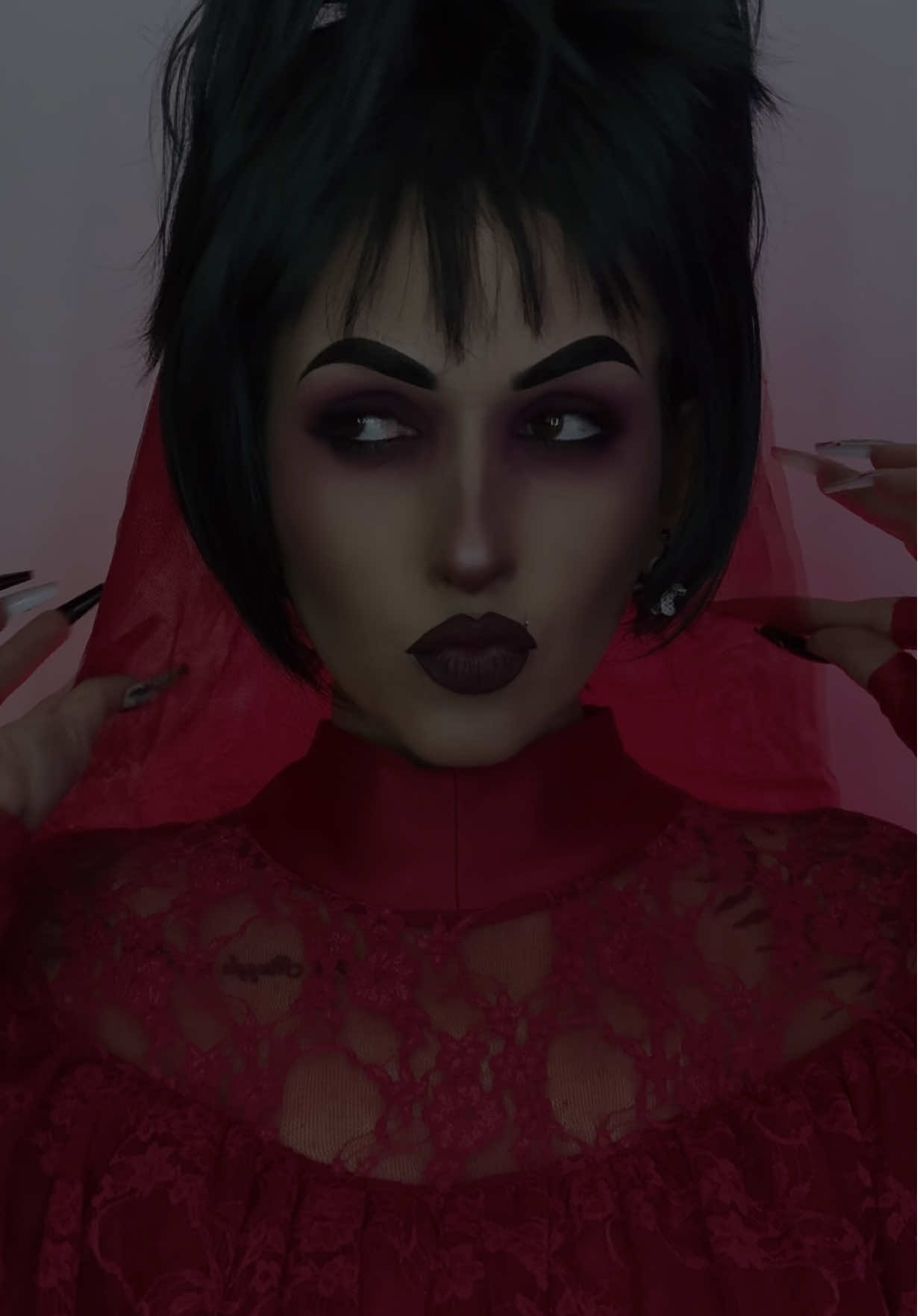 23/31 but is this giving Lydia Deetz or her mom.. 💀 #lydiadeetz #cosplay #halloweenmakeup #31daysofhalloween #beetlejuice 