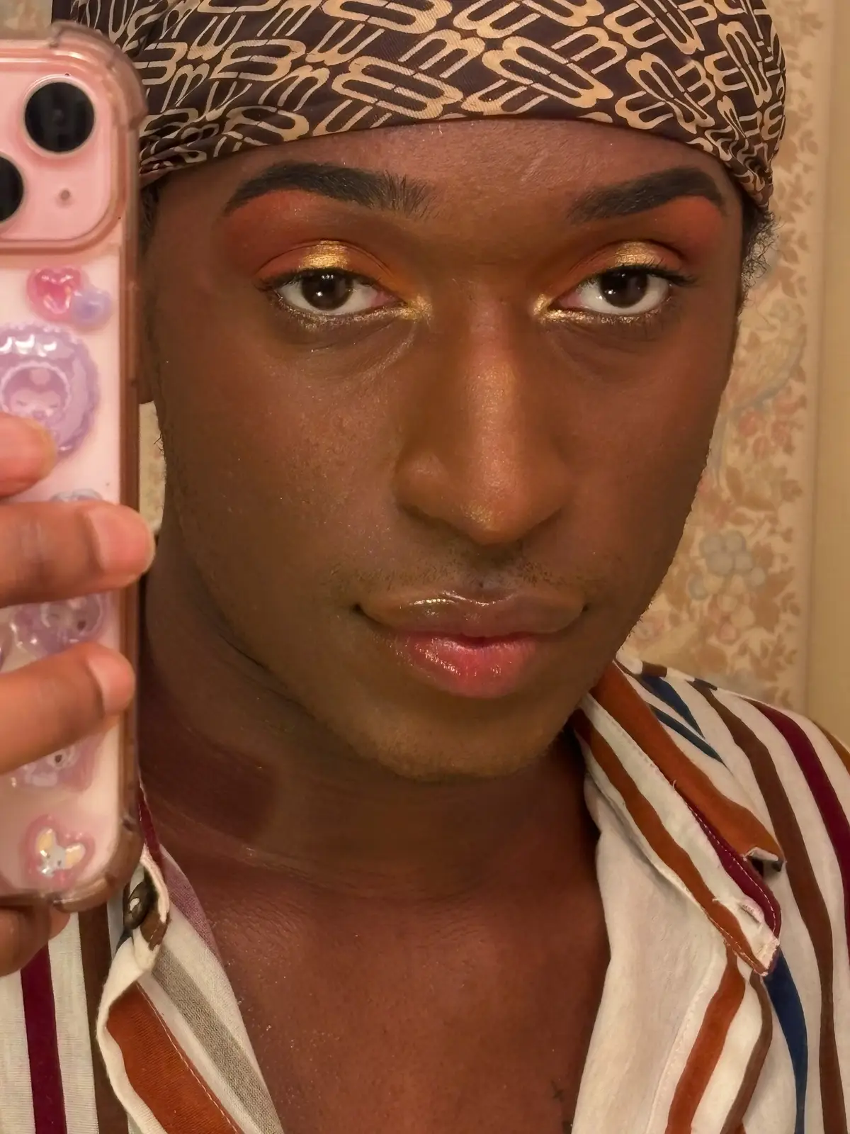 Falling right in autumn 🍂 with this look !Did a simple look on my live! If yall want to watch me do more looks join my lives daily! #makeuplook #makeup #fyp #glittermakeup #fallmakeup 