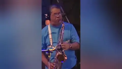 Raça Negra - Assim ao Vivo