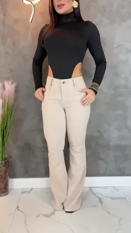 Flare✨ Descubra o seu novo favorito: flare com elastano na cor areia, perfeito para valorizar suas curvas com conforto e estilo. Disponível do 36 ao 46, ele se adapta a você, realçando sua beleza natural em cada movimento. Sinta-se confiante, elegante e pronta para arrasar em qualquer ocasião! Não deixe para depois, escolha já o seu e transforme seu look com um toque de amor próprio. Garanta a sua agora mesmo!@Ana Carolina Ribeiro #jeansatacado #jeans #lookinspiração #lookdodia 