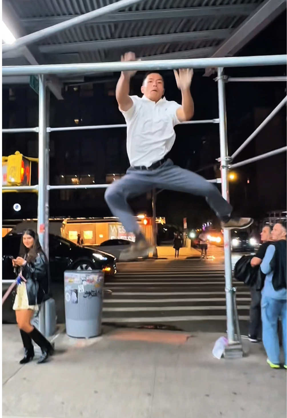 Clock out. Mission starts. 🌃💼 #workout #nyc #training #newyork #calisthenics #pullup #work