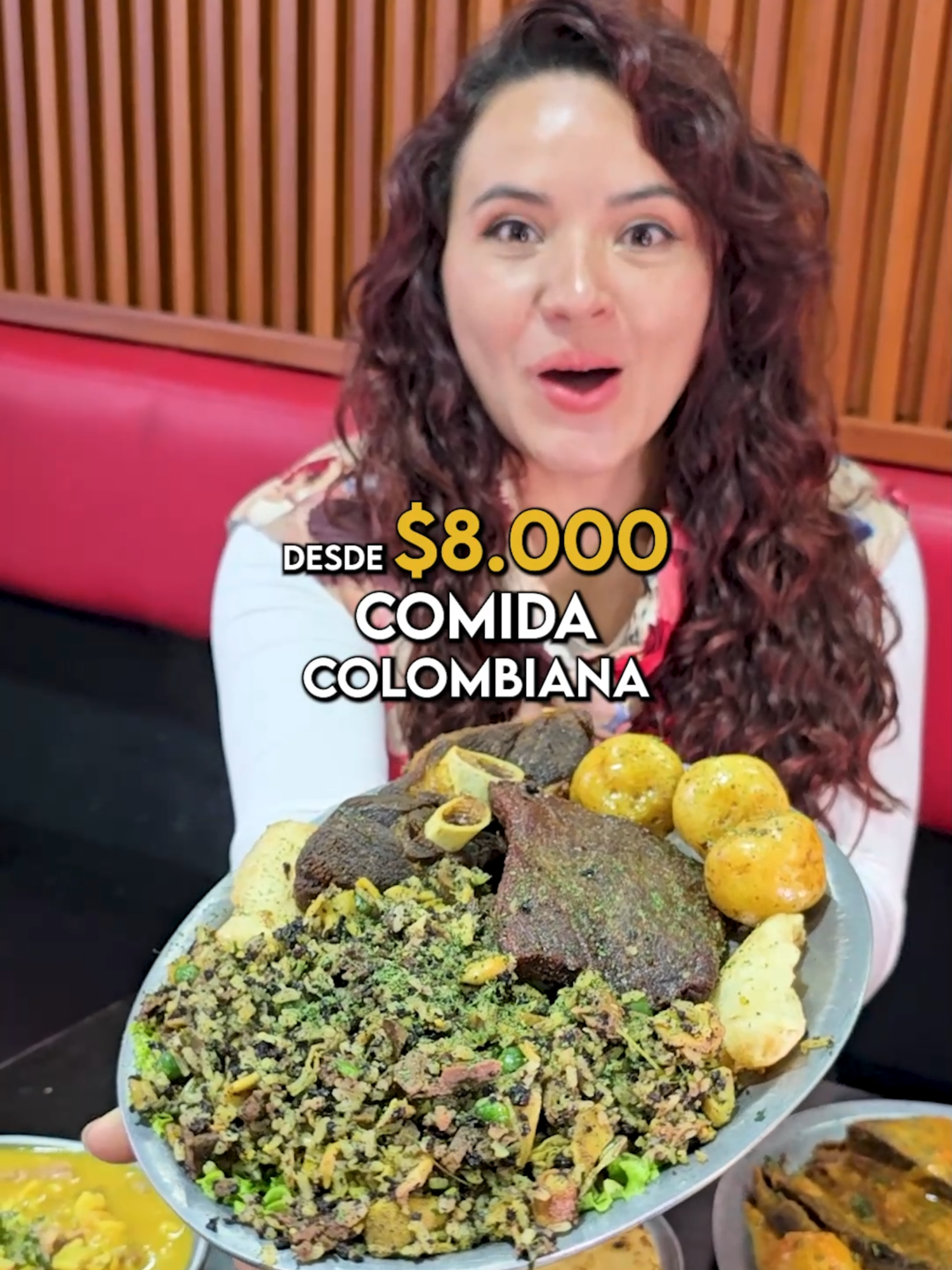 Comida típica desde $8.000 en Bogotá 🇨🇴🔥 Este restaurante lleva más de medio siglo cocinando tradición. Probamos su róbalo en cazuela de mariscos hecho al papillote, y está de locura. 🤤 También tienen ajiaco, mute santandereano, cabrito con pepitoria y una mojarra frita gigante 🐠 entre otras cosas más; todo lo que probamos estaba muy muy deli.  Porciones generosas, precios justos y ese sabor que solo da la cocina colombiana ❤️ 📍 La Parrilla Dorada Galerías: Cra 25 #52A-13 Centro: Cra 12 #18-52, segundo piso #ComidaTípicaColombiana #RestaurantesBogotá #ComidaCriolla #ViajeroReal #FoodLovers