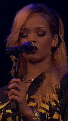 Love the way you lie - Rihanna & Eminem #lovethewayyoulie #tradução #rihanna #tipografia #traducaodemusica @Rihanna 