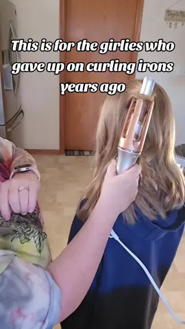 This curling iron is straight up foolproof. If you’re like me and can barely wrap your hair around a barrel without creating a rat’s nest… this thing will be your new best friend. It’s automatic, it rotates both ways, and it’s beginner-friendly — if I can use it without looking like I lost a fight with a curling wand, anyone can. It’s got three heat settings so you can adjust it to your hair type, plus it comes with a serum and free gifts that make it feel way fancier than the price. I’m not kidding, it gives soft, bouncy, salon-level curls without me even trying that hard. Perfect for everyday looks, holiday parties, or when you wanna feel like that girl. And the fact that it’s under $50 with free shipping? Yeah, that part. 🎁 Beginner-friendly • Automatic rotation • No skills required • Perfect gift for Christmas, birthdays, or just treating yourself.