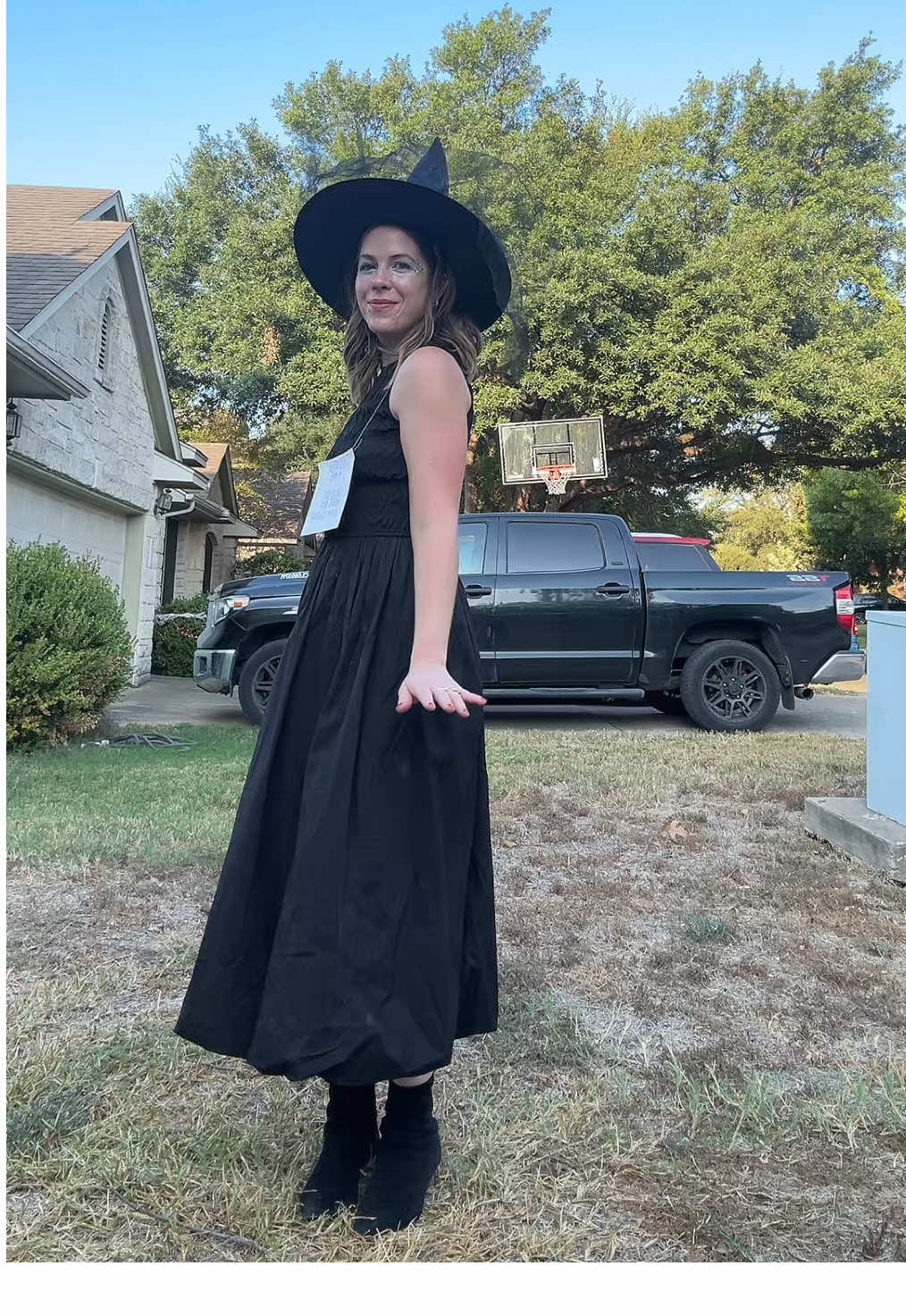 Etsy witch for hire for all your hexing needs ✨ #halloweencostume #etsywitch #halloween #OOTD 