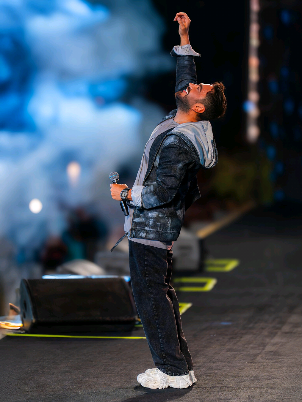 حبك لو غلطة 🎶#لايف #تامر_حسني #tamerhosny #live 
