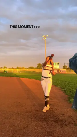 blessed is an understatement @𝔸𝕕𝕕𝕪 #softball #seniorpictures #fyp #photography 