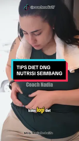 Banyak orang masih salah kaprah soal diet, mengira harus menahan lapar atau makan sangat sedikit.  Padahal kunci diet sehat adalah memilih makanan yang tepat dan penuh nutrisi. 🌱✨ . 💡 Ingat, diet bukan hanya soal angka di timbangan, tapi bagaimana tubuhmu jadi lebih sehat, kuat, dan bugar.  Mulailah isi piringmu dengan lebih banyak sayur, buah, protein berkualitas, dan batasi makanan olahan. . Dengan konsistensi, kamu akan merasakan perbedaan bukan hanya di tubuh, tapi juga di energi dan kepercayaan diri! . #MakananSehat #DietSehat #HealthyFood #PolaMakanSeimbang #NutrisiSeimbang      