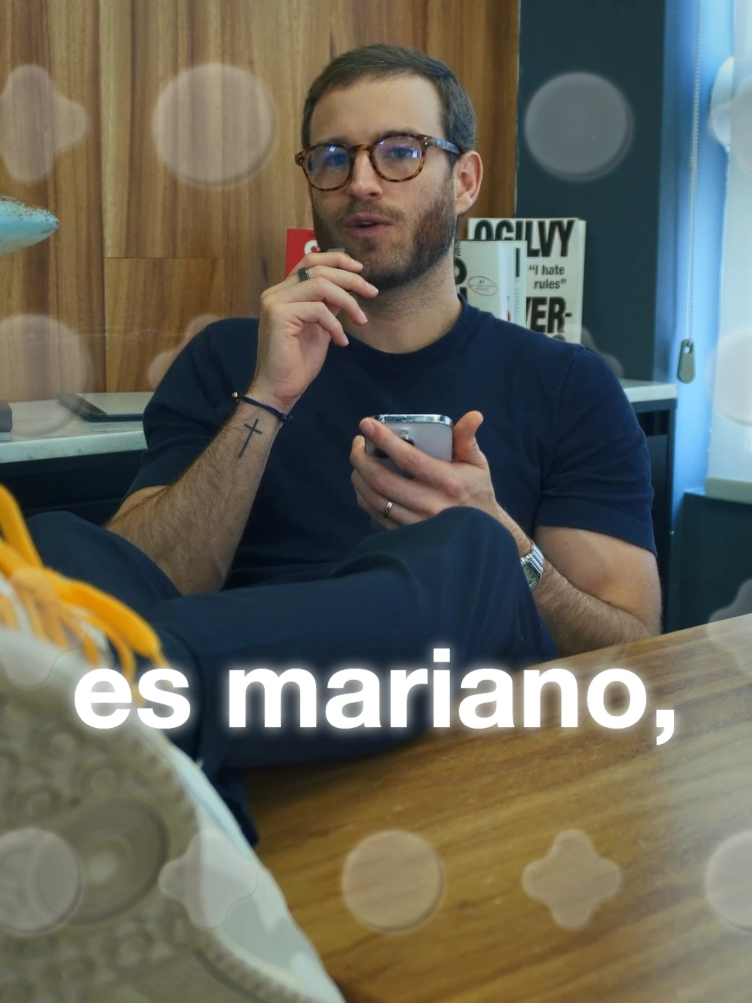 El consejo que ignoré y más agradezco 💭 fue cuando me dijeron que no iba a poder hacerlo y que le bajara a mi ritmo. Y sinceramente… me valió un cacahuate 🌰🔥 Porque mientras otros frenan para “no cansarse”, yo acelero para no quedarme atrás. El éxito no se logra bajando el ritmo, sino aumentando tu estándar. 🚀 #MarianoPorter #Mentalidad10x #AltaFrecuencia #CrecimientoReal #ModoResultados #PiensaEnGrande #MentalidadDeGanador #CreaTuRealidad #DisciplinaDiaria #ResultadosNoExcusas #LiderazgoReal #NoTeDetengas