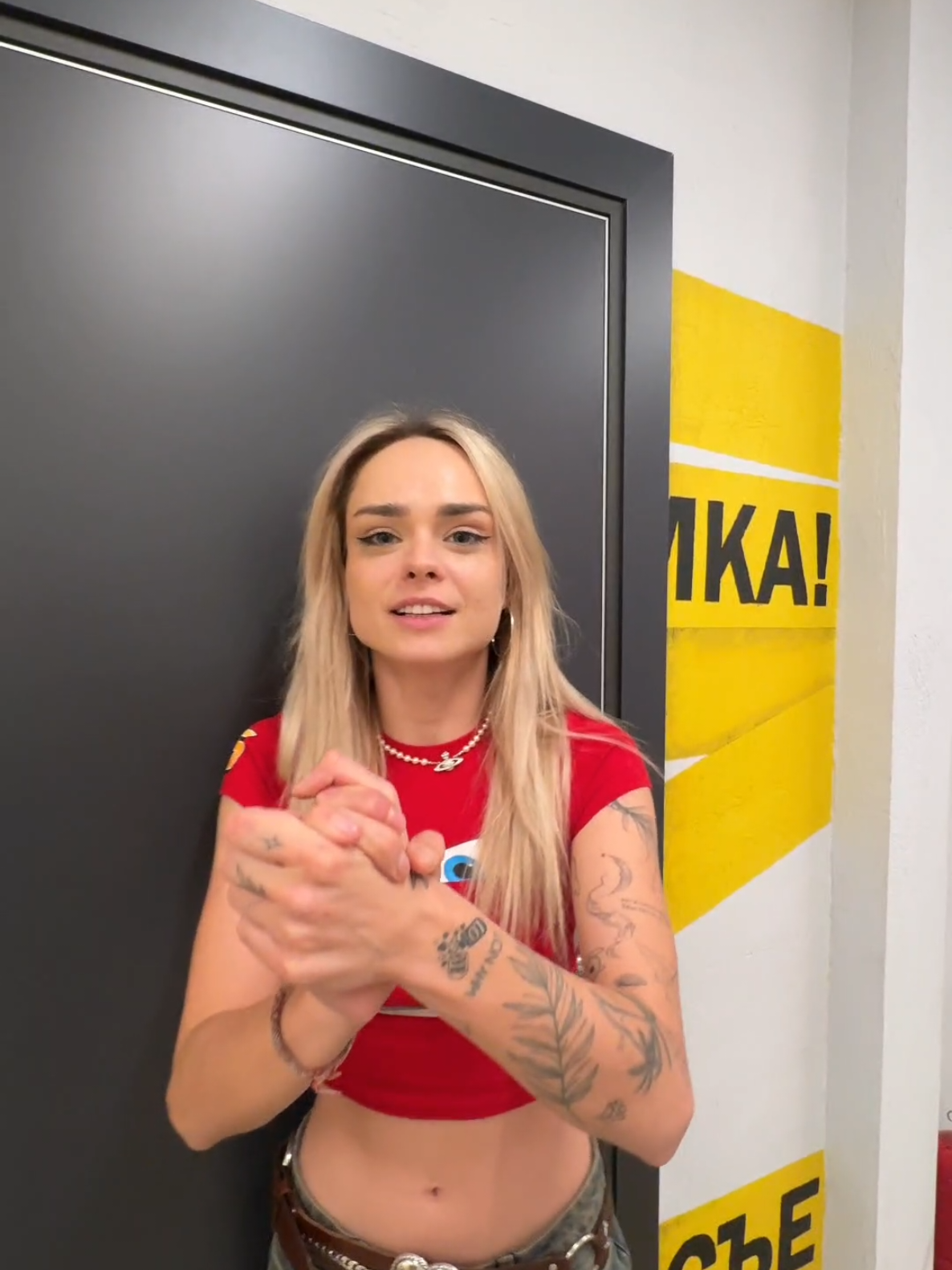 trato de mejorar mi español cada día me puedes ayudar 🌎 instagram: Mahavsekruto 🏄‍♀️🌴🥥