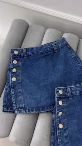 APROVEITA O PRECINHO DA SHÔ‼️🧡 🛍️ SAIA SHORT JEANS 🔗 Compre aqui: LINK NOS COMENTÁRIOS OU DESTAQUES  ‼️ _Essa oferta pode acabar a qualquer momento_ #achadinhosshopee #acheinashopee #shopeefinds #achados