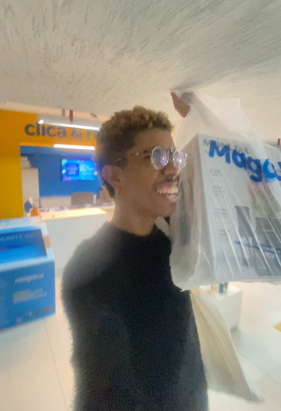 To feliz que não estou me despenteando messa vivências de comprar enxoval 💕💕