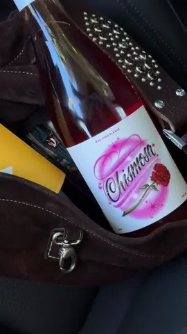 MAS VINO PLEASE @wonderwerk.la collab Chismosa collab always hits! This Latina owned brand is carried at this Latina owned shop in the valley! 💞 #winetok #nattywine #letsgoshopping 