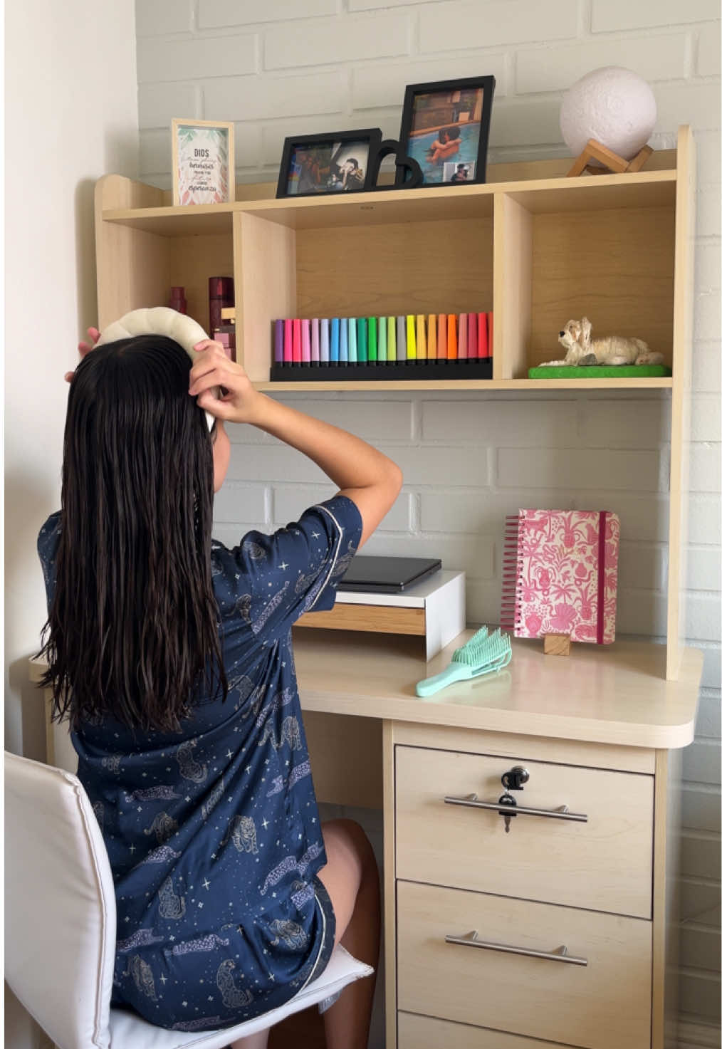 en este perfil amamos las tardes de regaloneo a una misma!🎀🤍🌟 | los productos de @daisebeauty los pueden encontrar en el jumbo, líder, maicao, dbs, cruz verde, preunic y sally beauty!  #unatardeconmigo #bodycare  #cuidadocorporal #GlowWhatYouWear #publicidad 