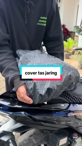 ini dia keperluan saat touring, buntelan sama cover tas anti air 