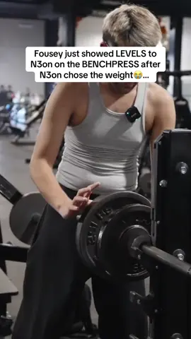 Fousey just showed LEVELS to N3on on the BENCHPRESS after N3on chose the weight😭…  #n3on #fousey #twitch 