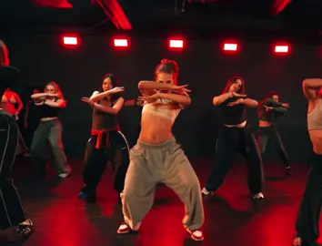 beautiful liar🫦✨  📍- @The MANOR LDN  #foryoupagе #shakirabeyoncé #commercialdance #dancer 